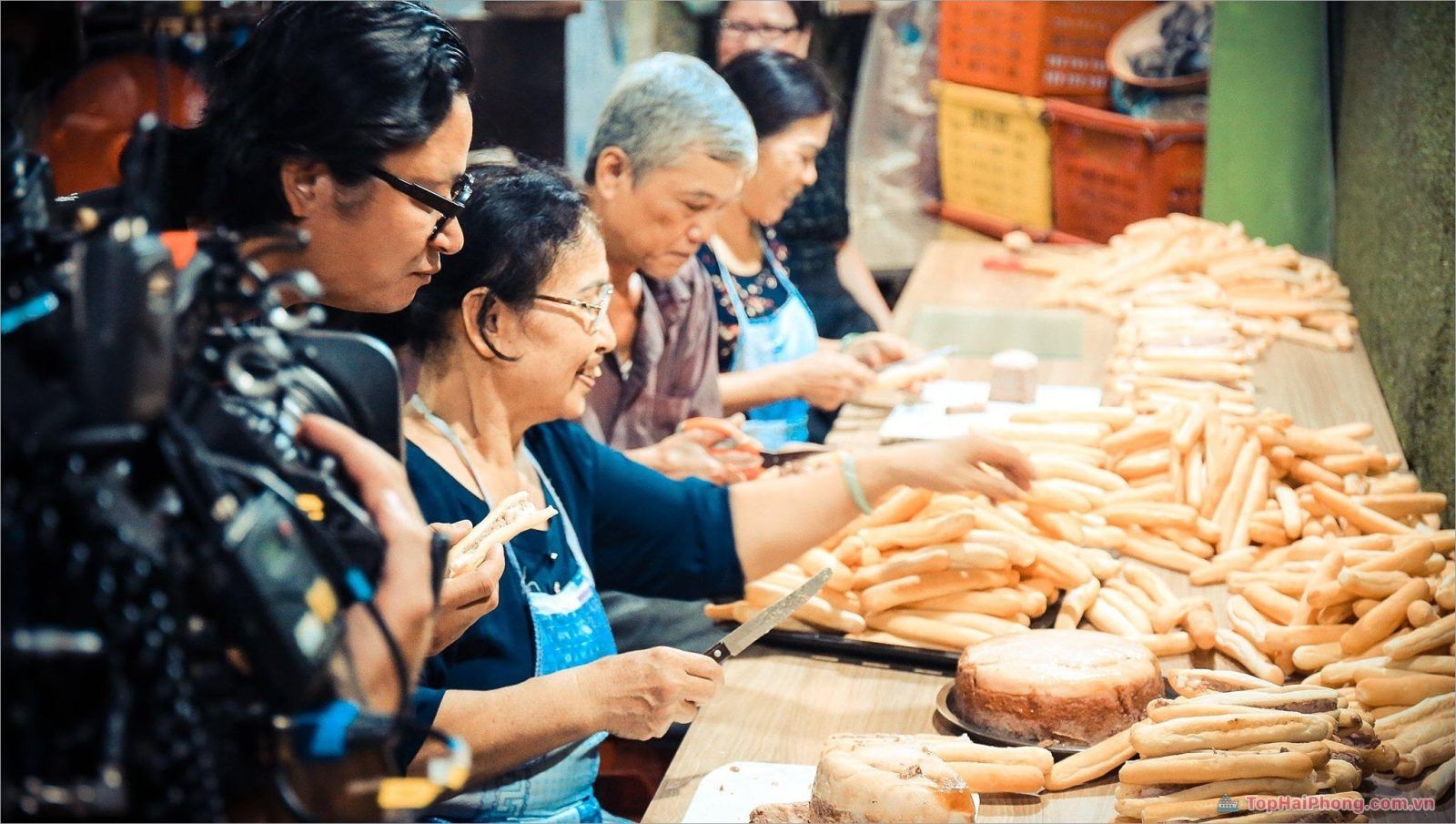 banh-mi-cay-khanh-nap_112650937